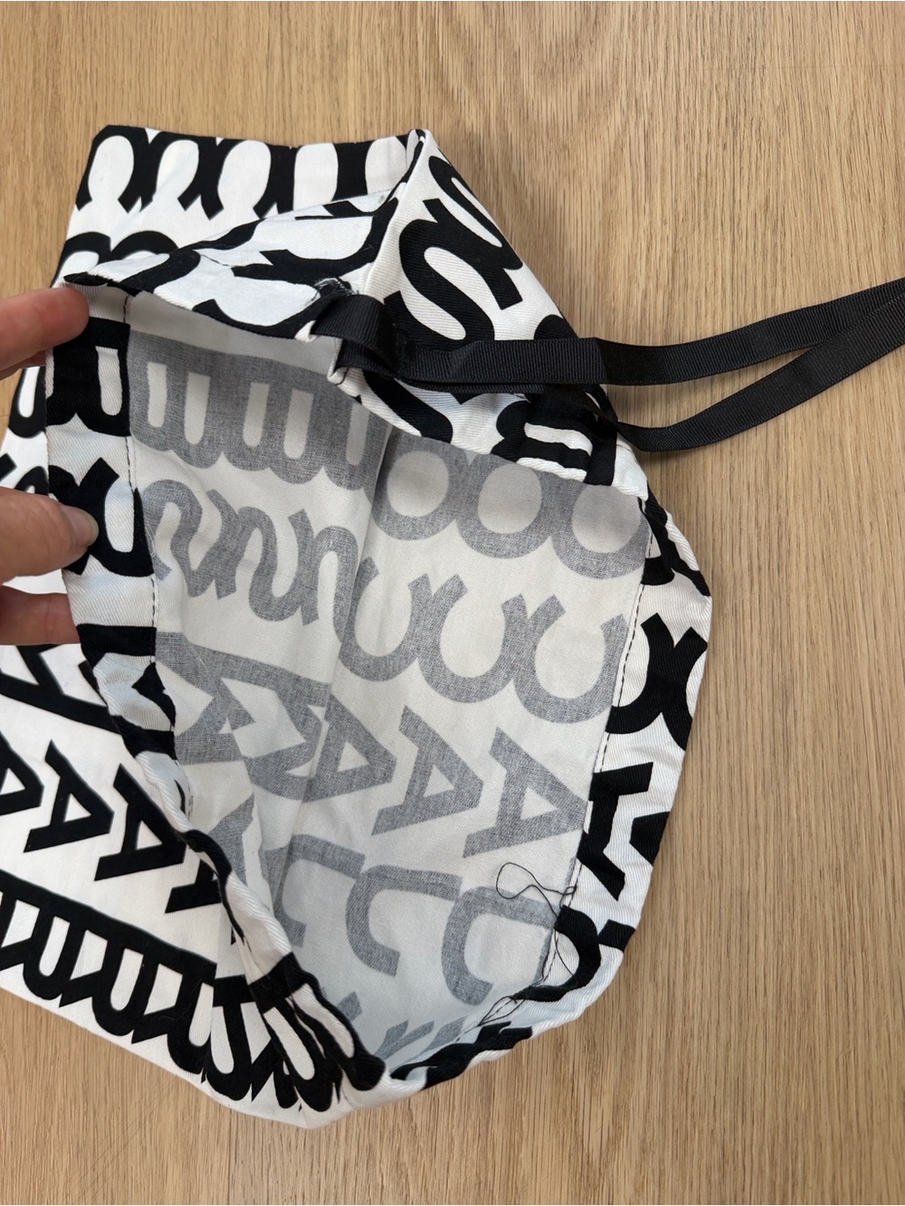 Marc Jacobs Drawstring Dust Bag - Picture 3 of 3